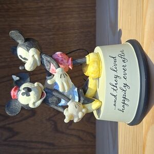 Disney - Hallmark - And they lived happily ever after - Mickey and Minnie Figure